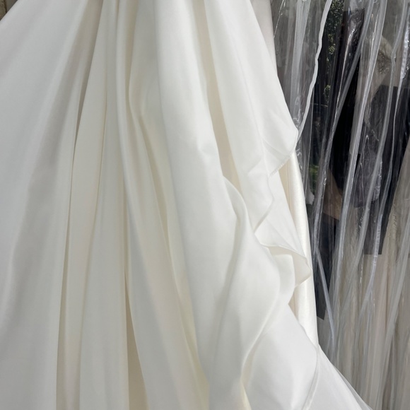 Allure Wedding Gown Style 9416 Size 12 Ivory - Picture 10 of 10